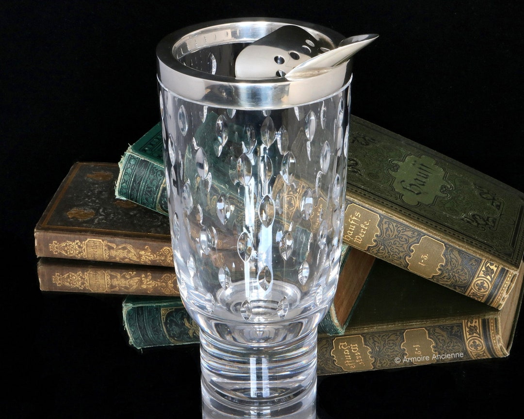ArmoireAncienne's tweet image. DEYHLE Crystal COCKTAIL PITCHER, 835 Silver Mounting by ArmoireAncienne dlvr.it/TRTvXg #VintageHome #Craftsmanship #CocktailTools #EtsyFinds #Handmade
