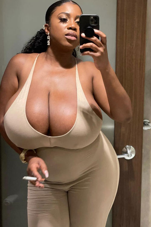 Naomi🖤 (Not Real) tweet media