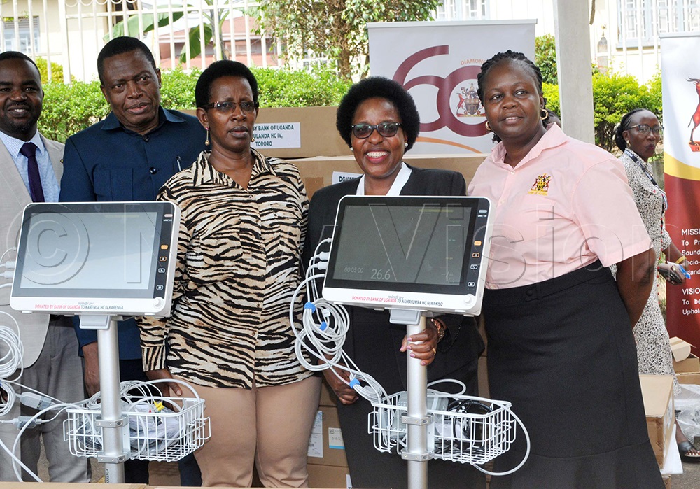 The Bank of Uganda (BoU) <a href="/BOU_Official/">Bank of Uganda</a> has donated 17 patient monitors worth sh250m to the health ministry <a href="/MinofHealthUG/">Ministry of Health- Uganda</a> to strengthen maternal and child healthcare services across the country.

DETAILS👉 buff.ly/9201s6b

#VisionUpdates