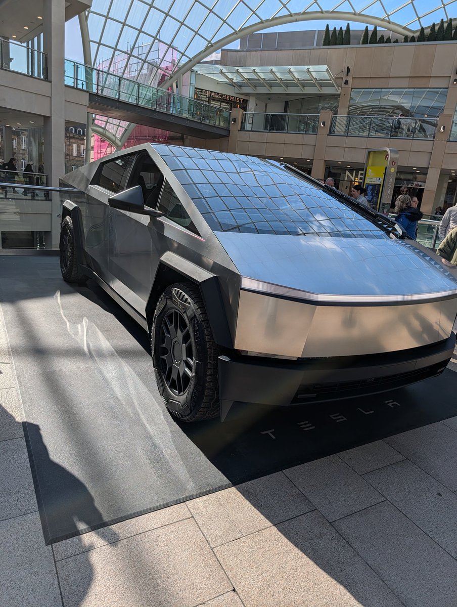 geraintjones10's tweet photo. Like something from outer space.... #tesla https://t.co/FSr0gGcva1