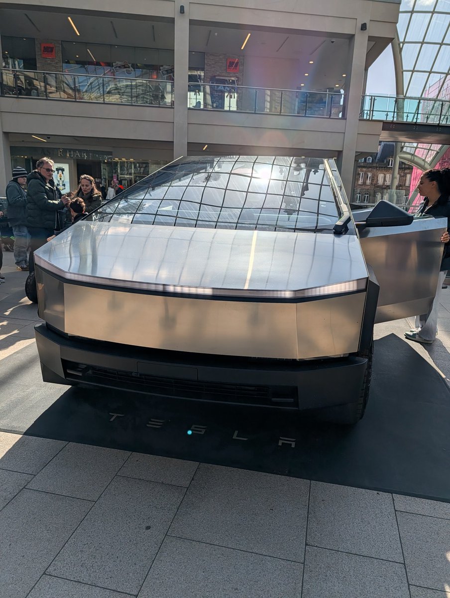 geraintjones10's tweet photo. Like something from outer space.... #tesla https://t.co/FSr0gGcva1