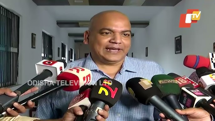 otvkhabar's tweet image. #ସୌମେନ୍ଦ୍ର_ପ୍ରିୟଦର୍ଶୀଙ୍କୁ_ରଥଯାତ୍ରା_ଦାୟିତ୍ବ
-ବରିଷ୍ଠ IPS ସୌମେନ୍ଦ୍ର ପ୍ରିୟଦର୍ଶୀଙ୍କୁ ଆସନ୍ତା ରଥଯାତ୍ରା ଦାୟିତ୍ବ
-ଶୃଙ୍ଖଳିତ ରଥଯାତ୍ରା ପାଇଁ ପୋଲିସ ମୁଖ୍ୟାଳୟ ସୂତ୍ରରୁ ଦାୟିତ୍ବ ପ୍ରଦାନ
-ଆଇନଶୃଙ୍ଖଳା, ଟ୍ରାଫିକ୍‌, ମନ୍ଦିର ଭିତର ଓ ବାହାରର ବ୍ୟବସ୍ଥା ଦେଖିବେ
#IPS #SoumendraPriyadarshi #RathYatra #Odisha #OTV