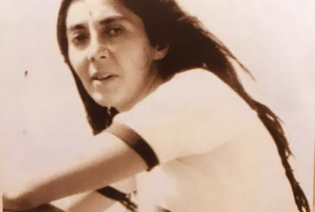 negracoronel74's tweet photo. Hoy se cumplen 49 años de que una patota de la esma secuestró a mi mamá y a mi hermana (que transitó el horror de ese lugar siendo una bebé y que fue rescatada por mi abuela superheroína).
Mi mamá sigue siendo una desaparecida. Todo lo que soy está atravesado por su ausencia y https://t.co/WUATlGgMC3