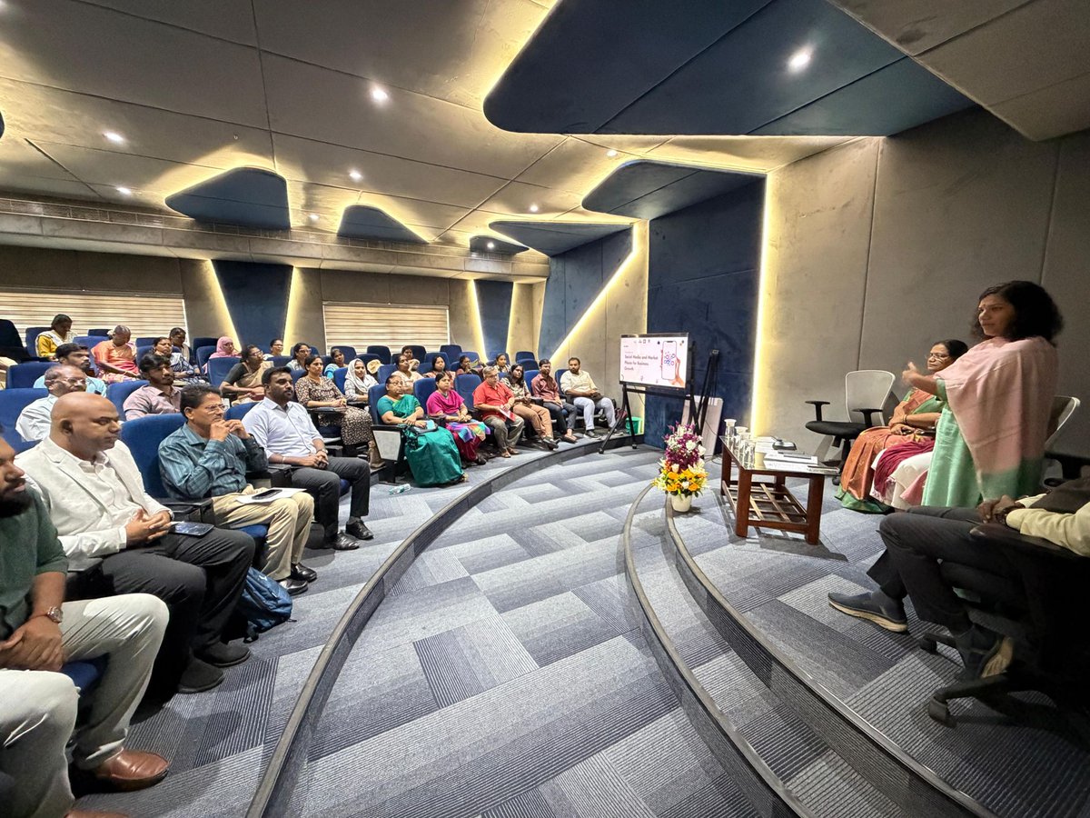 AndhraChamber's tweet photo. The Andhra Chamber of Commerce was pleased to participate in the TN-RISE Workshop Series on “Social Media &amp; Marketplaces for Business Growth.”

#AndhraChamber #MSMEGrowth #DigitalTransformation #Entrepreneurship #TNRise #BusinessGrowth #TNGovt #97Years https://t.co/uT8Asbg6ad