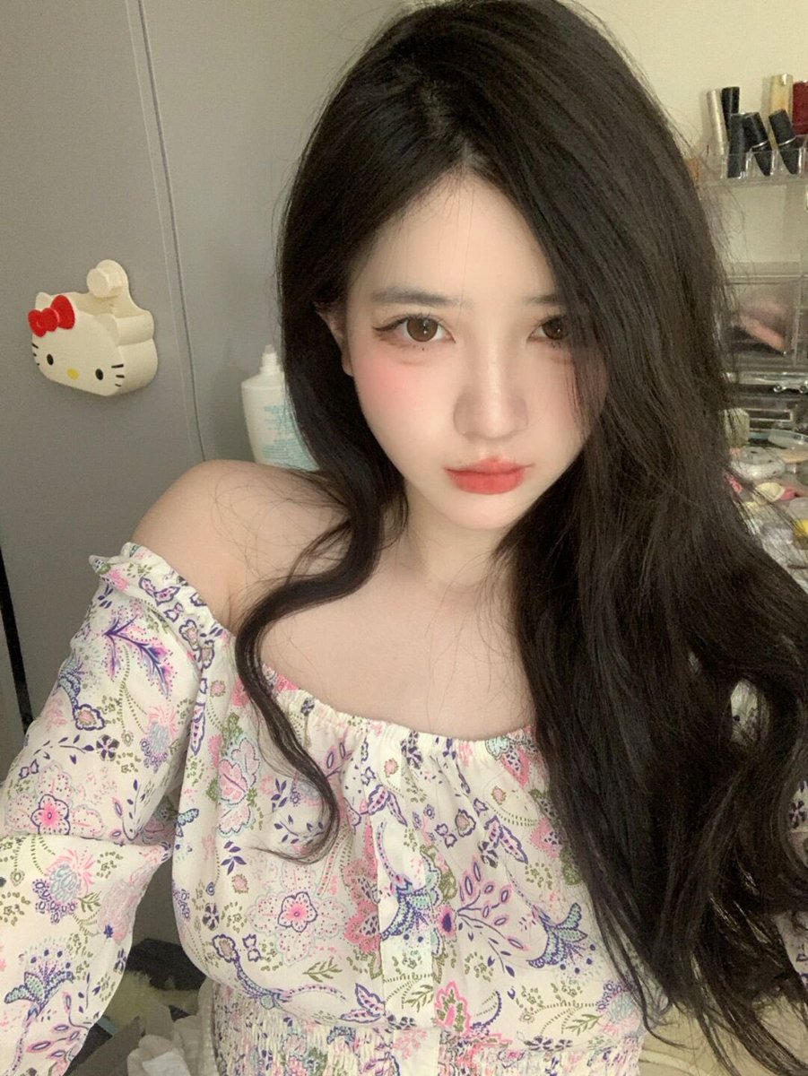 过年吃胖了，感觉有点儿妈感了，乖一点的赶紧私信叫妈妈 https://t.co/nxEI9sBOsk