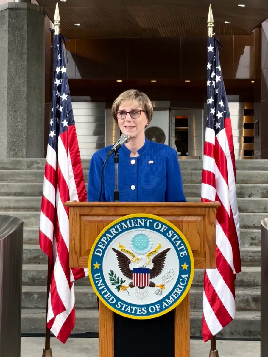 2001online tweet media