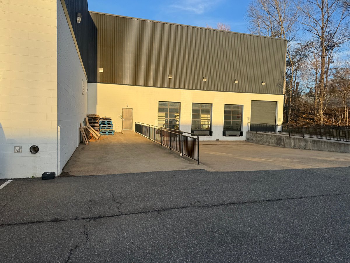 CollectorsAnime's tweet photo. Info for today's shopping event:
- Entrance to the Saltbox property is between the Saltbox and FedEx signs
- You may park in any open spot on the property. Entrance will be at the loading docks at the back of the building. Follow posted signs to find us.
We'll see you soon! https://t.co/E0reWj8xVy