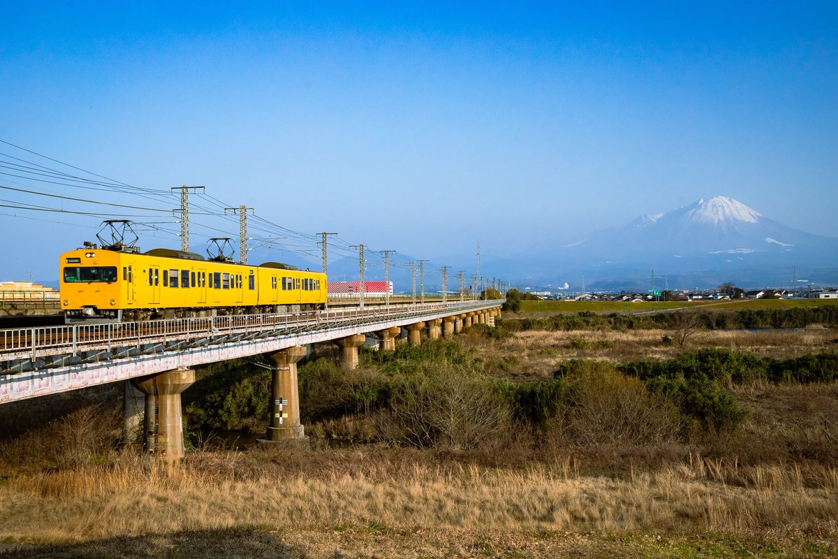 2026年3月14日のダイヤ改正で、下関総合車両所岡山電車支所の115系G編成が山陰支社管内から撤退。
地元・兵庫県にも顔を見せていた馴染みの色の電車が島根・鳥取両県から姿を消してしまい、少し寂しいです。