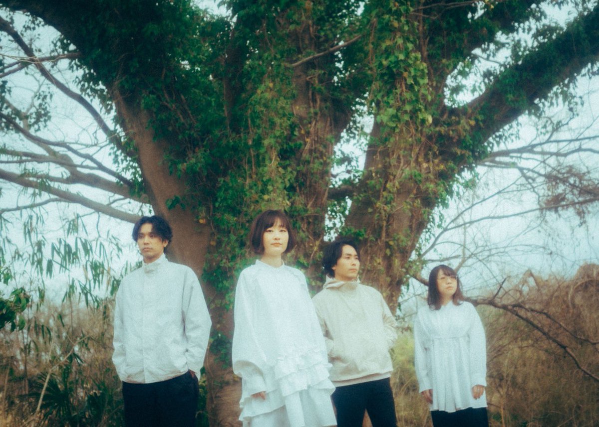 JYOCHO_jp's tweet photo. 【ED主題歌担当決定！】

TVアニメ #神の庭付き楠木邸 のエンディングテーマをJYOCHOが担当させていただきます📝

アニメの放送は4月から！
ED主題歌「うたまひ」は4/3(金)配信リリースです。

アーティスト写真も新しくなりました🌳

アニメ公式サイト
https://t.co/Rfgt83OWQP
公式X
@kusunoki_anime https://t.co/UNxsRyxwGc