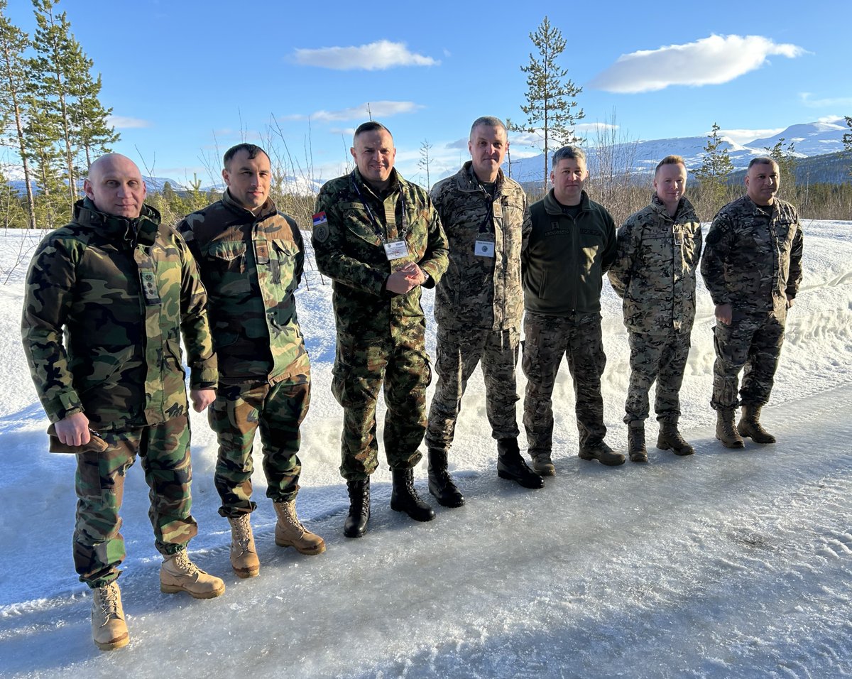 Forsvaret_no's tweet image. 👀 International observers from non-NATO countries are visiting #ColdResponse26 in Northern Norway. They received briefings, observed training and met soldiers in the field – demonstrating Norway’s commitment to transparency and confidence-building. #WeAreNATO