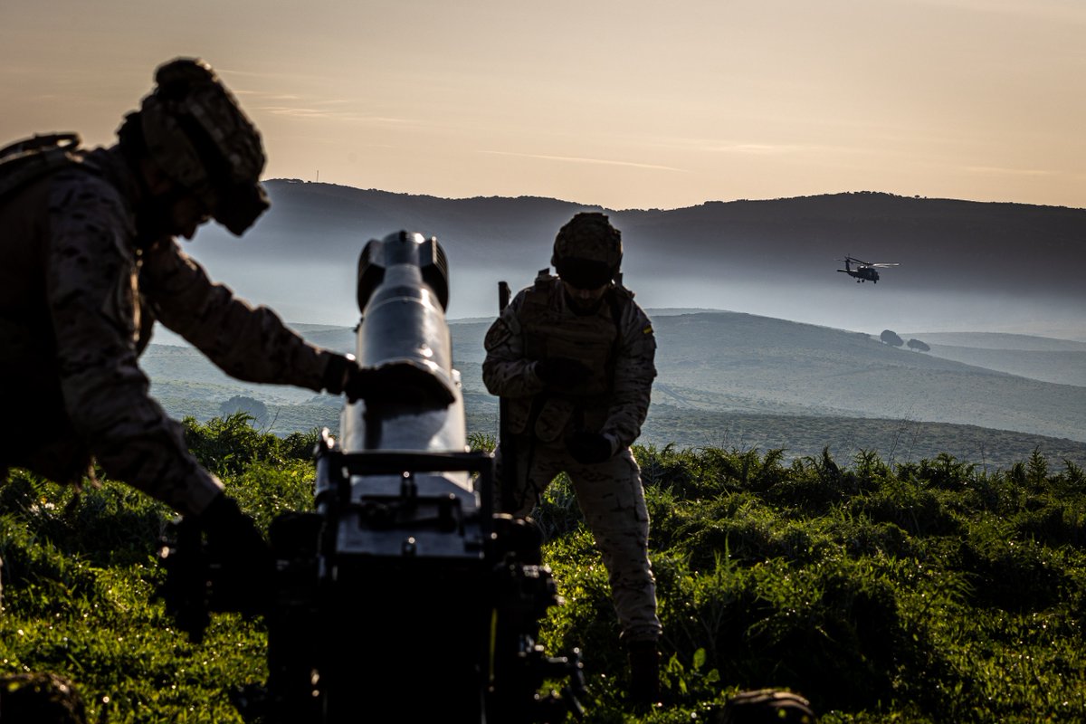 Armada_esp's tweet image. ⚓💥🇪🇸La artillería es un pilar esencial de la Fuerza de Desembarco.

🌊Su potencia y #precisión proporcionan apoyo  desde tierra, permitiendo a la Armada proyectar el #podernaval con eficacia.

🤝Coordinación, fuego y maniobra al servicio de la misión. 

#SomosLaArmada