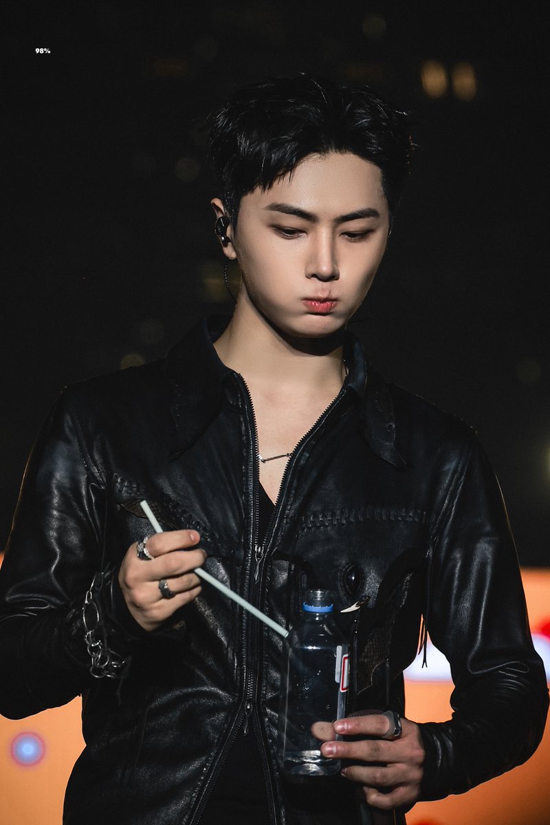 𝟗𝟖% tweet media