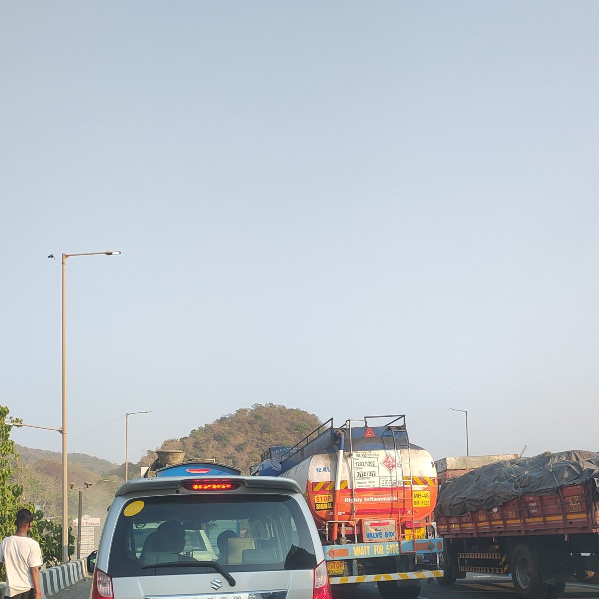 himansa24's tweet photo. @MORTHIndia @NHAI_Official What amazing roadways have been delivered by @nitin_gadkari. Other countries should call the highly competent minister to develop their roads too. A 3 km stretch on #NH48 is taking around 3 hours on both sides. Certainly we are Vishwaguru!!! @PMOIndia https://t.co/3JxUmaAqWR
