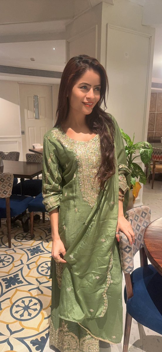 GehanaVasisth's tweet image. Night out at Colaba #gehanavasisth #colaba #mumbai