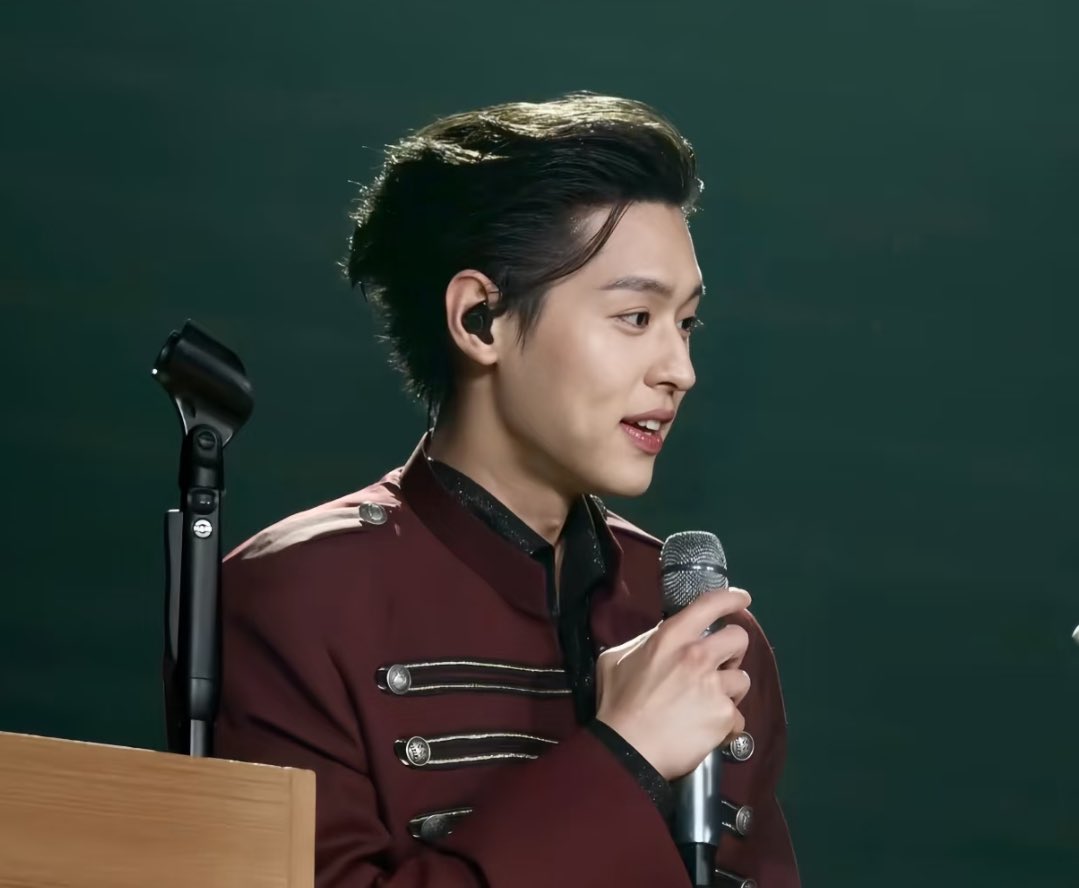 อหหหหหห เกินไปมากโคตรหล่อ

 #BILLKIN_FEELQUENCY_D2