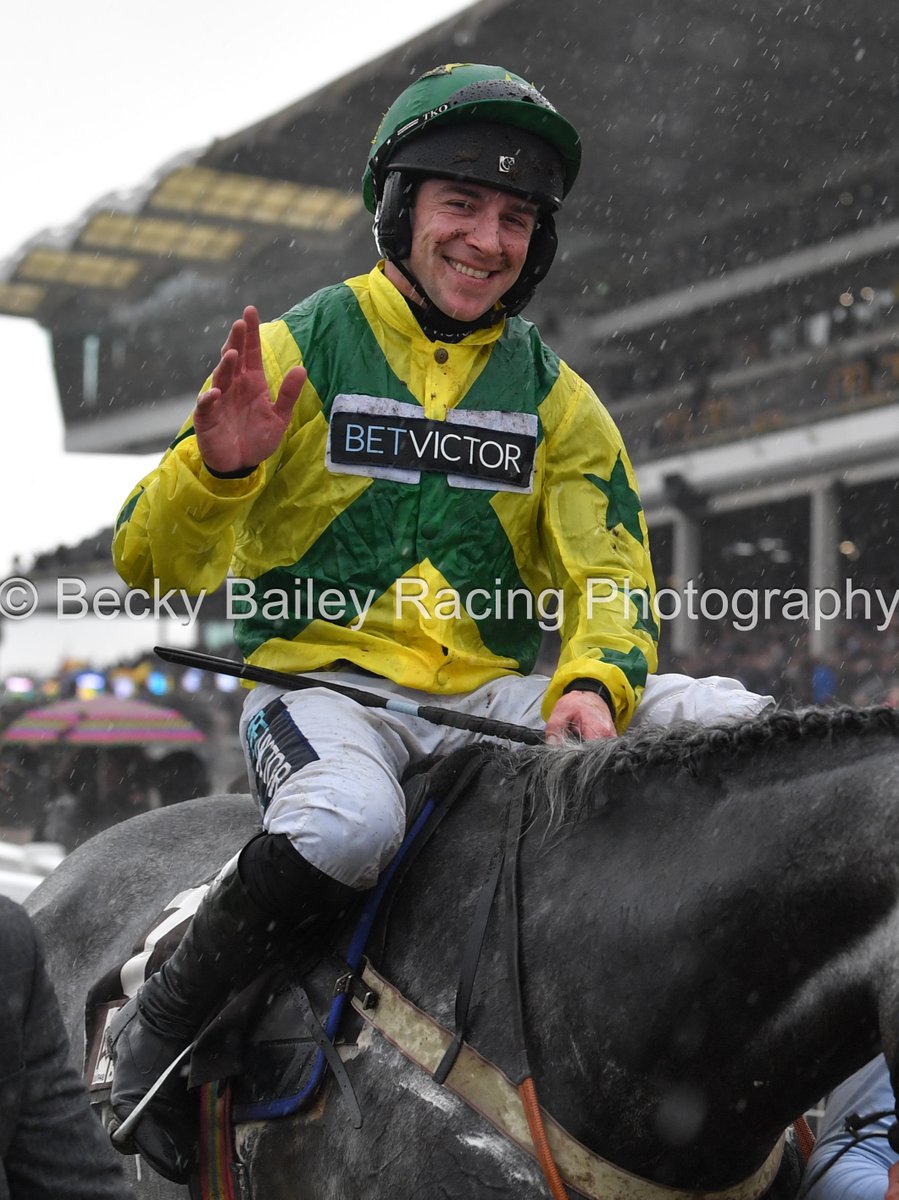 BecsBailey's tweet photo. When Irish eyes are smiling... #gavinsheehan #gradeone https://t.co/34LfXSogMu