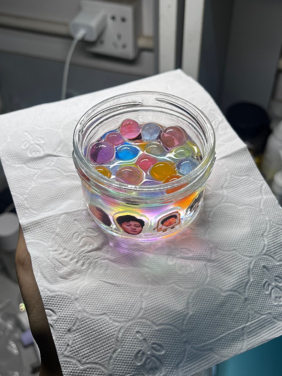 Muluset1's tweet image. Turn an old glass jar into a glowing candle holder! Clean it, add a battery tea light, and wrap with twine—cozy decor in 5 mins  #Upcycle #DIYHome