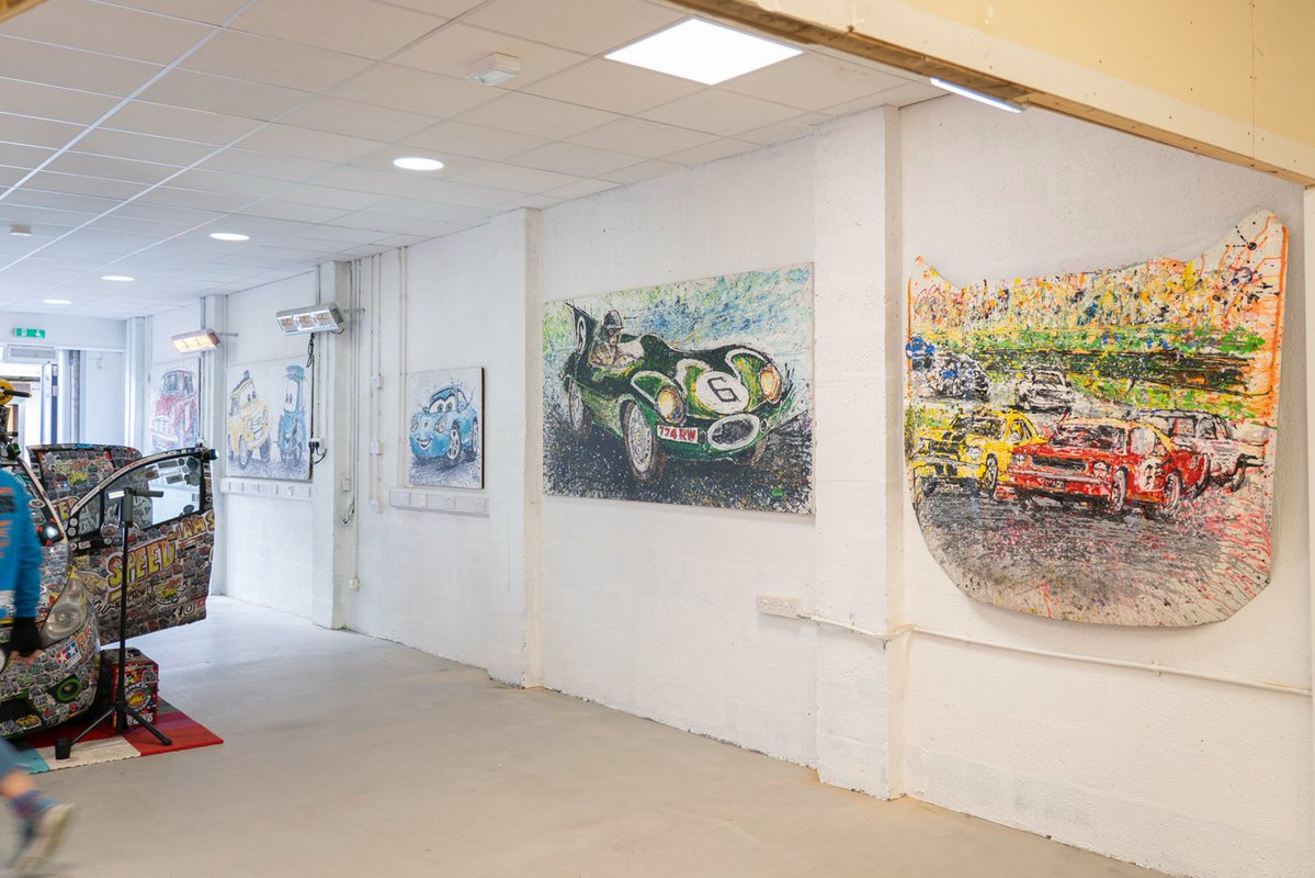 Popbangcolour's tweet image. BIG thanks to @ConnorJHeath for popping by @FargoVillage to see the pop-up POPBANGCOLOUR exhibition 

It’s open today until 4pm today, featuring 11 original #Paintwithcars artworks &amp;amp; the #ContinuousCar mobile studio too 

#Popbangcolour #Fargovillage