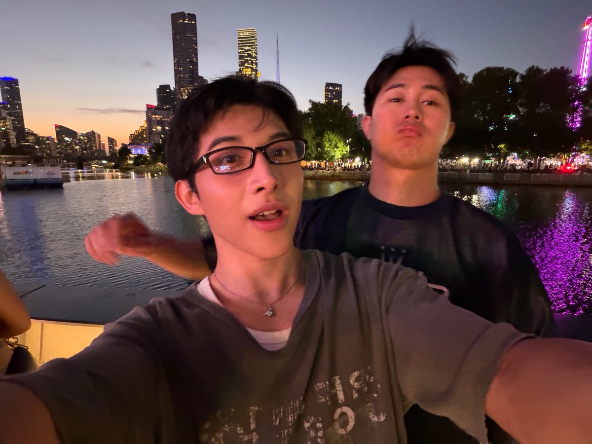 adobomochi's tweet photo. touring him around melbourne ^_^ https://t.co/rN8qBl88S6