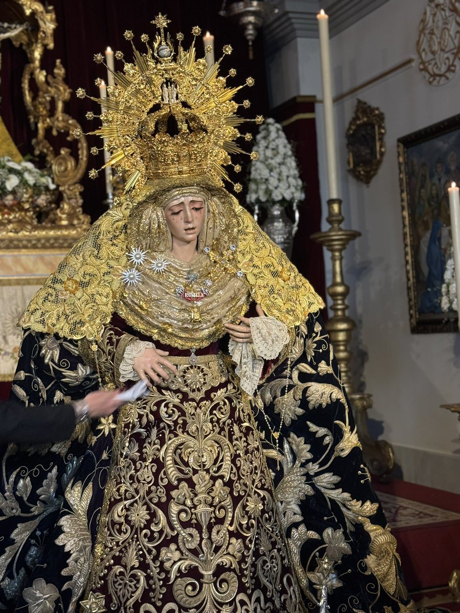 JPulgarSalgado's tweet photo. La Estrella nacarada luce sublime para su besamanos. ¿Quieres combinar un tul de hojilla? Ahí tienes el cómo.
Con las cocas amplias, la frente redondeada y el manto recogido.
Preciosa a rabiar. https://t.co/X5RZk1NPMo