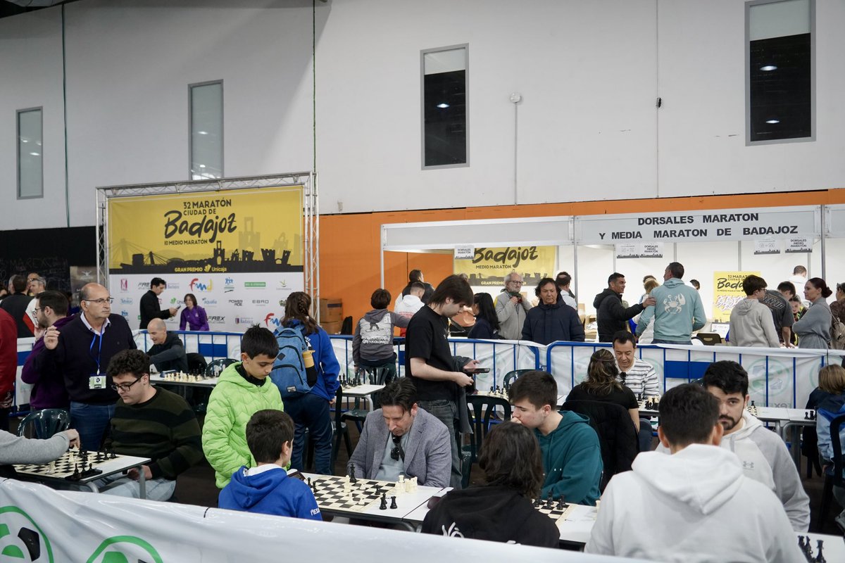 aytodebadajoz's tweet photo. 🏃‍♀️🎽👟 El #MaratónBadajoz y la #FMD están muy presentes este sábado en la Feria del Deporte Extremeño, que celebra su segunda edición en #FeriaBadajoz #IFEBA

🗓️ Este domingo a partir de las 9:00 y las 10:30 las calles de #Badajoz disfrutarán de ambas pruebas. https://t.co/8T8xFm1PJj