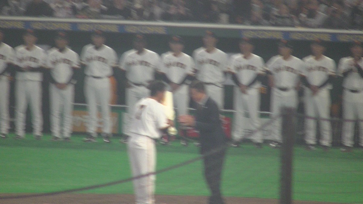 kenspi95's tweet photo. AHRA 出てきやがった　打線に喝入れてこい　#giants #ジャイアンツ　#長野久義 https://t.co/6ykWeu15Er