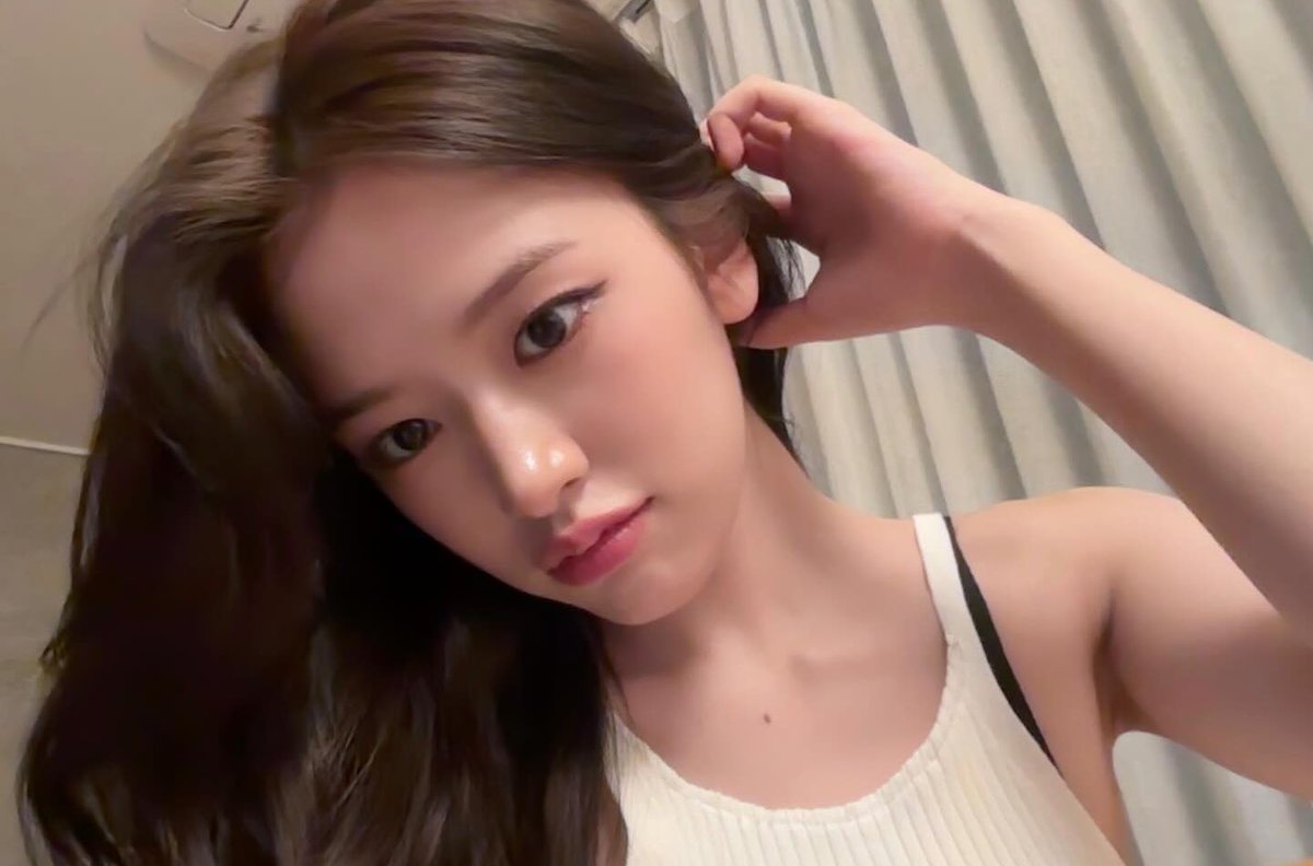 안유진 얼굴 tweet media