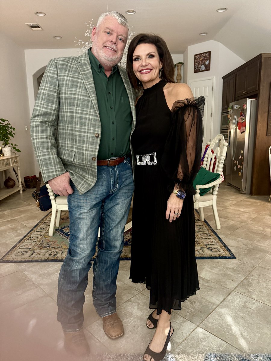 mich_etzel's tweet image. Rehearsal dinner is in the books! Can’t wait to watch my best friend get married today! 💒👰💍 #jeni&amp;amp;bobby