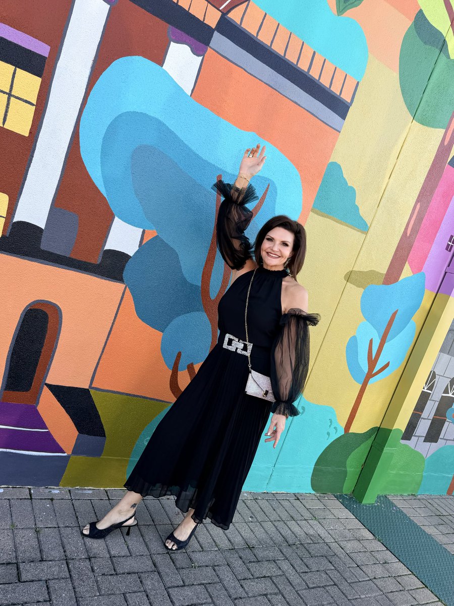 mich_etzel's tweet image. Rehearsal dinner is in the books! Can’t wait to watch my best friend get married today! 💒👰💍 #jeni&amp;amp;bobby