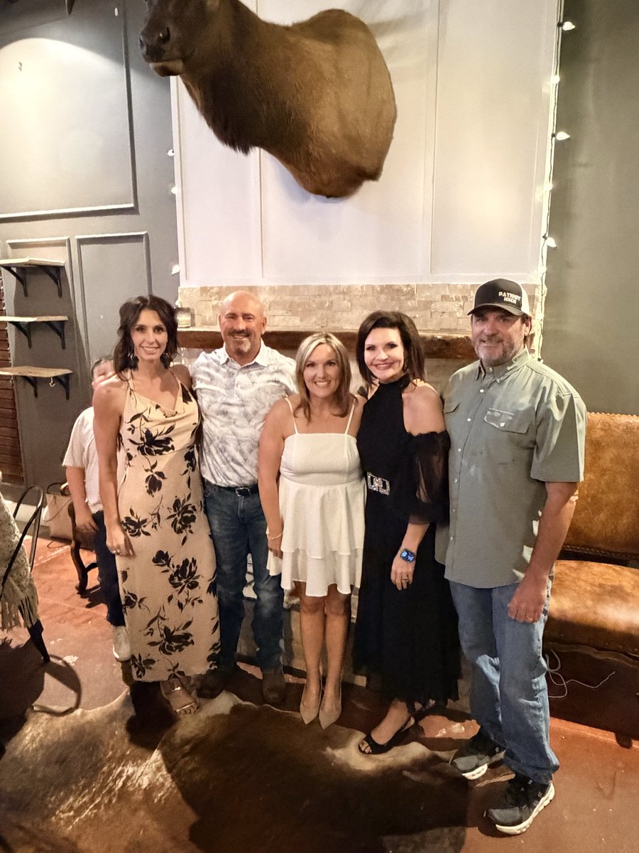 mich_etzel's tweet image. Rehearsal dinner is in the books! Can’t wait to watch my best friend get married today! 💒👰💍 #jeni&amp;amp;bobby