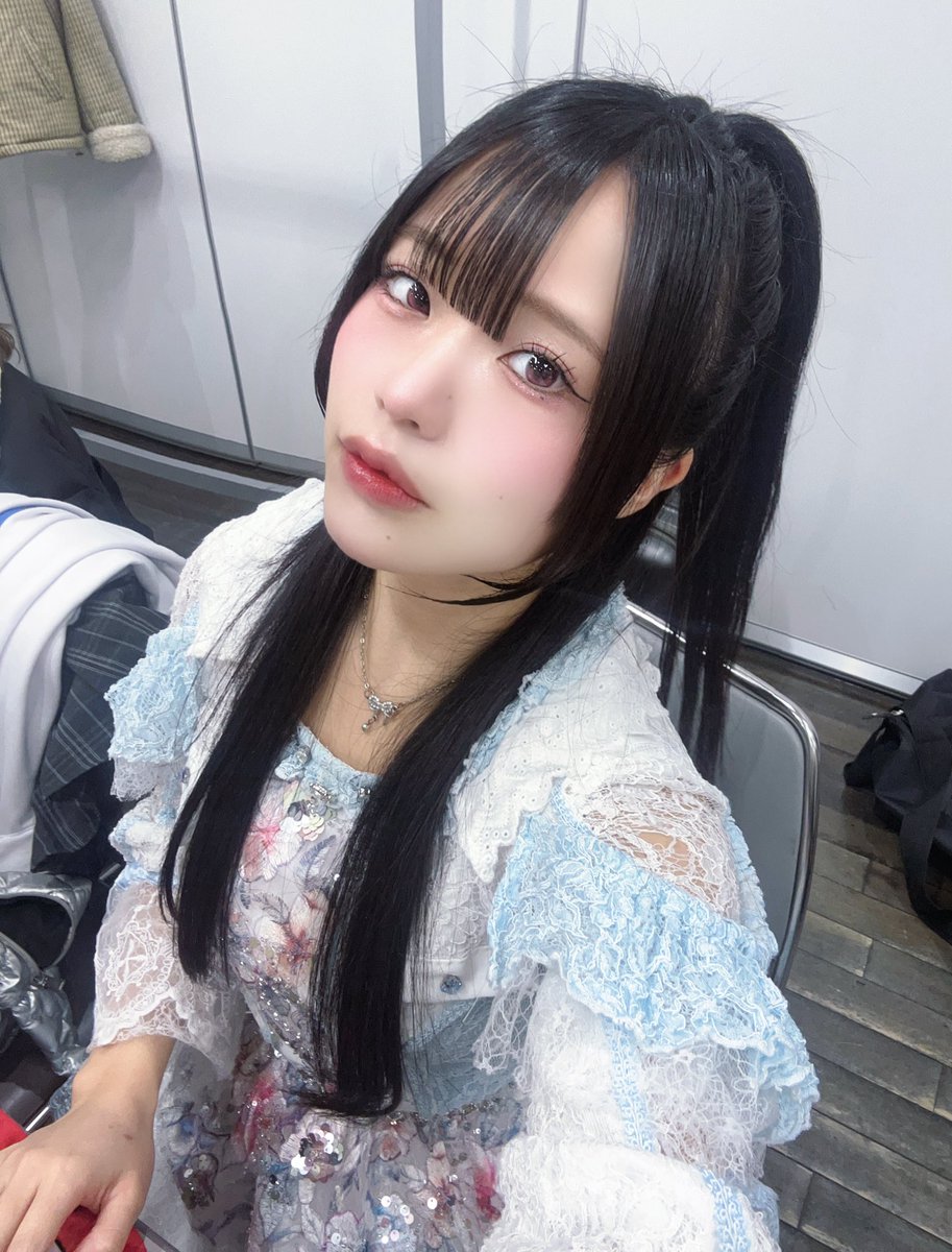 なんか今日自分的に顔が可愛くなくて自撮り載せなくていっか。となってたけど今日のビジュめちゃくちゃ好き！！って言われたので載せます。責任を持っていいね拡散するように。