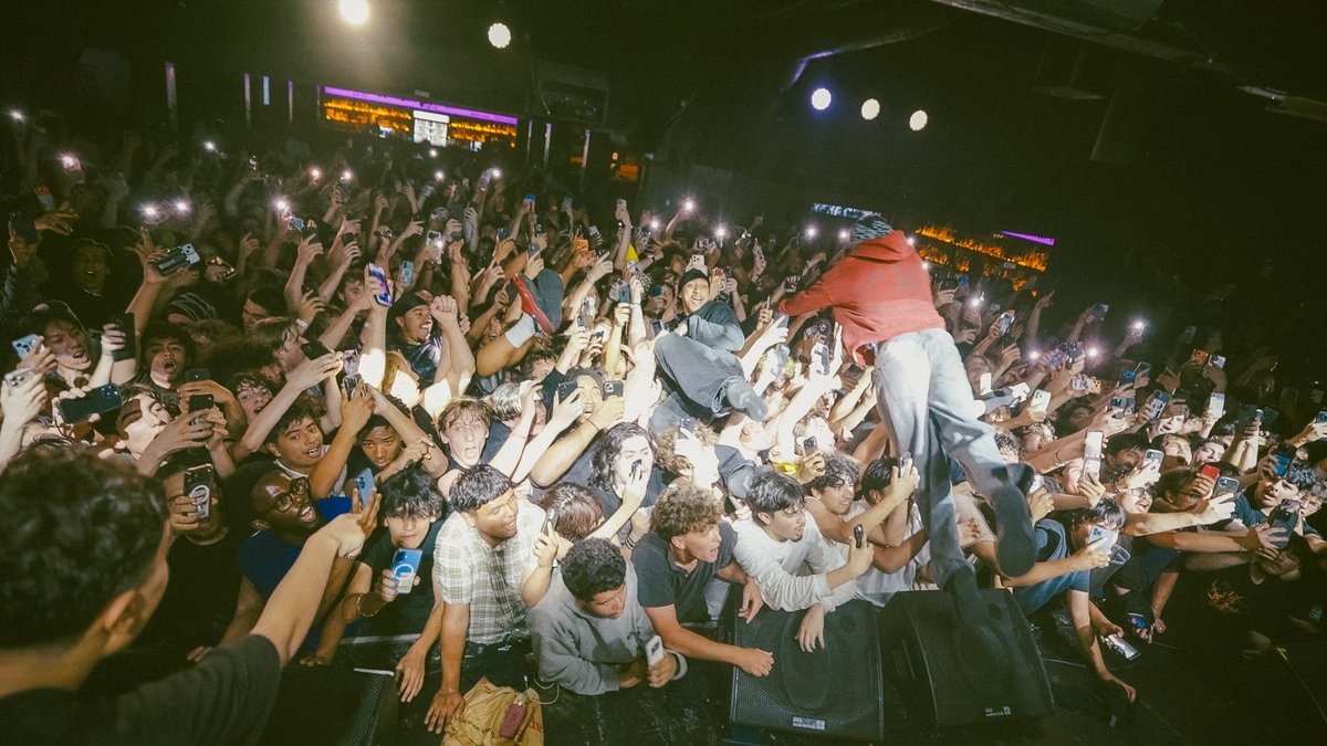 saunturs tweet media