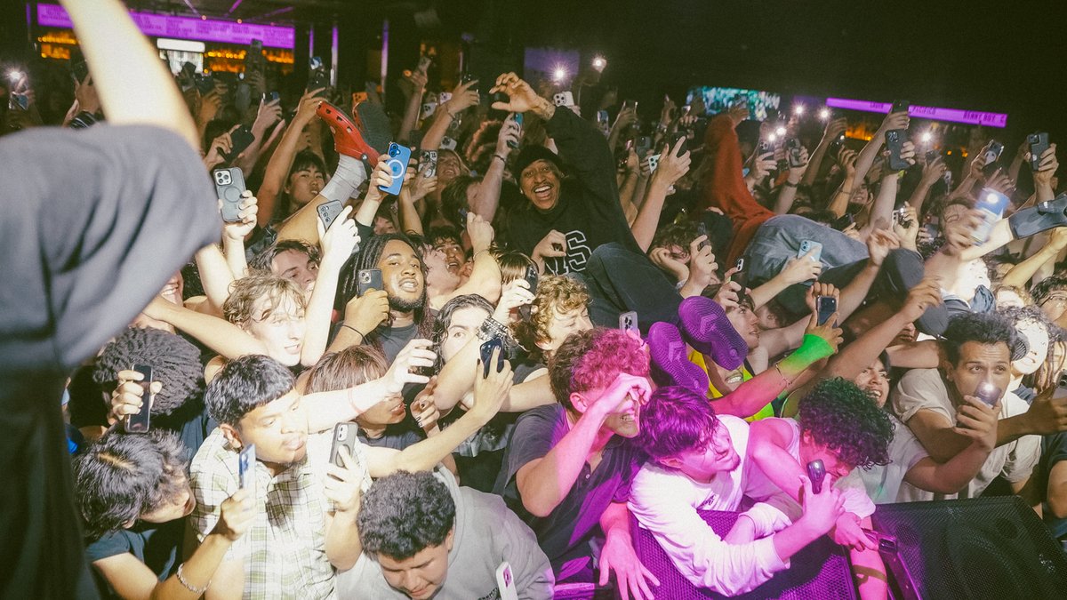 saunturs tweet media