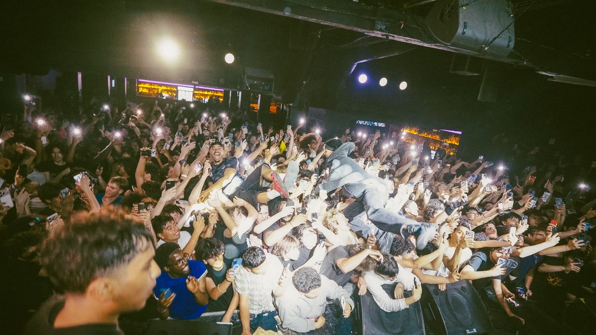 saunturs tweet media