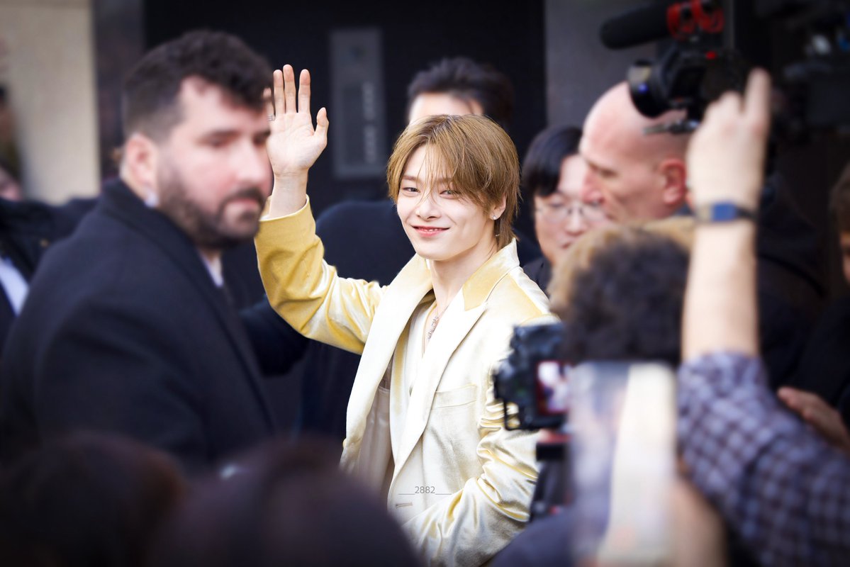 ___2882___ tweet media