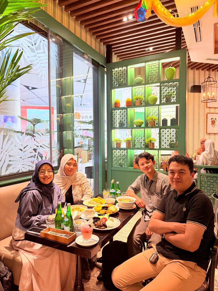 aimorningstar's tweet photo. bukber lite version fr https://t.co/No4O1EjKzl