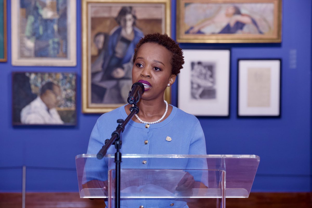 StandardBankArt's tweet photo. Two champions of the art. One powerful moment.
We were in the presence of our two curators.
On behalf of JAG: Khwezi Gule & Standard Bank Galleries: Dr Same Mdluli
#JAGHomeComing #ChampionofTheArts #MakingArtsPossible https://t.co/g3bsejIXDK