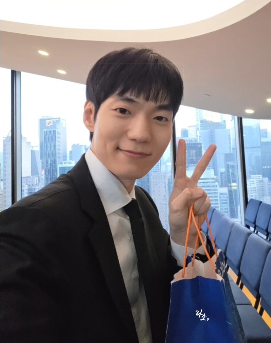 260313 #한태인

본인이 절대 사진 안 올려주실 거 같아서 부탁한 셀카 !! 🥹 공익을 위해 공유합니다 .. ♡