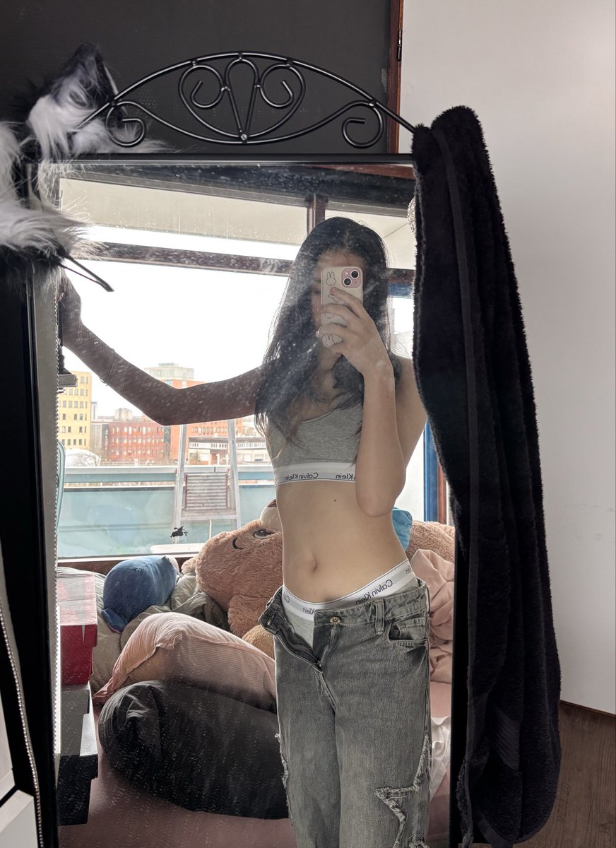 elenafv 🪭 tweet media