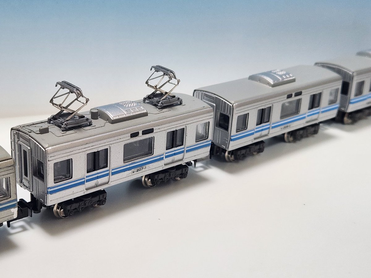 b_train_yuya's tweet photo. #ショーティーの日
#Bトレ
今月は207系量産先行車（登場時）。
扉の一部を黒くして登場当時の姿を再現。
今まで4両だけだったが今日中間車が手に入���7両フル編成化。
車体番号ももちろん実車同様に。 https://t.co/enDOXYNzxE