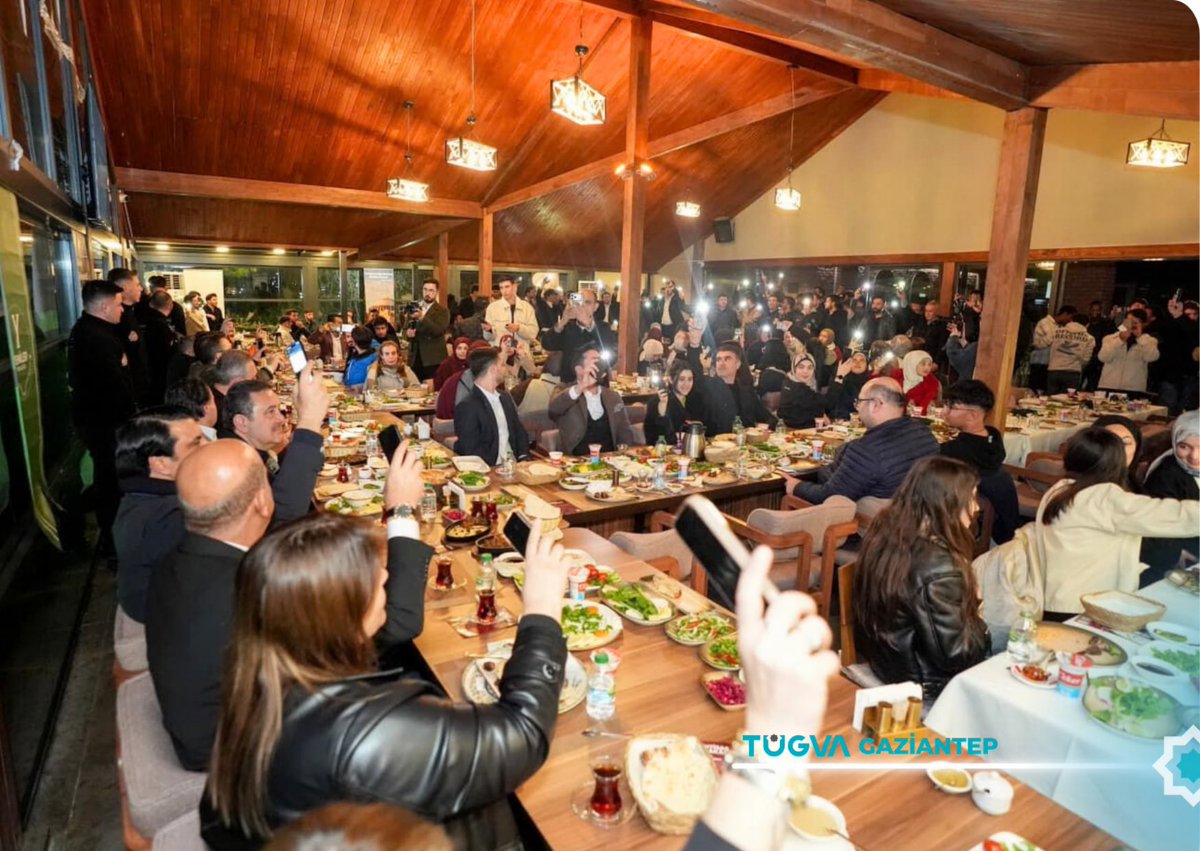 📍Gaziantep’te Sahur Bereketi!

Kıymetli protokolümüzün katılımıyla 500 gencimizle "Sahurun Bereketinde" buluştuk. 🌙

Birlik ve muhabbetle geçen bu güzel geceye emek veren herkese teşekkürler. 🇹🇷