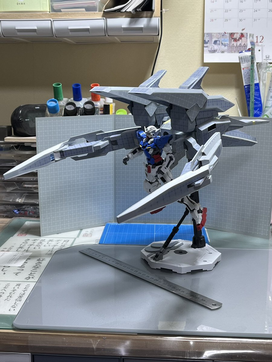 You_Keito's tweet image. GNアームズの進捗です
こちらは2025/11中旬ごろの画像です
大雑把ですが大型GNソートが形になりました。下に置いてあるスケールは300㎜のスケールですわ
そして搭載しているのはもちろんMGエクシアだよん😁

#INTERSTELLAR_00 #NIPCOM #GNアームズ #スクラッチ #エクシア