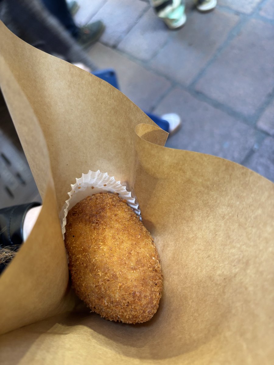 GaelleVanDerMaslow tweet media