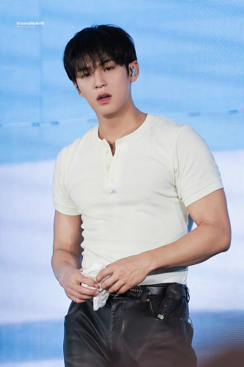 trouvailleAri0 tweet media