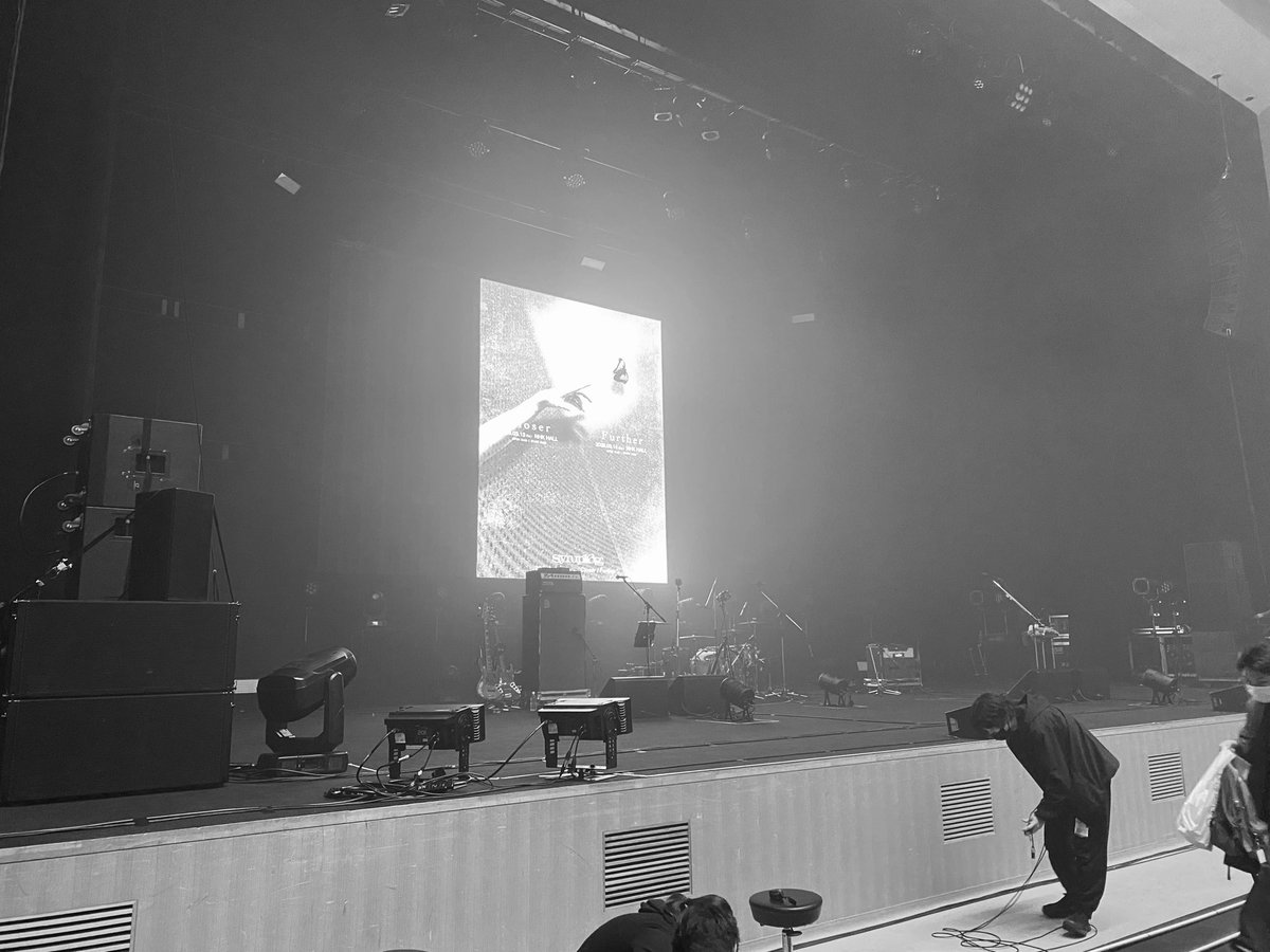 masaki_sep's tweet photo. 昨日今日、NHKホールにてsyrup16g 30thライブだった

友人のYさんがシロップオリジナルベストのCD-Rを作ってくれたのが20数年前

震える程美しい曲に出会った

昨日今日であのCD-Rに入ってた曲たち、沢山演奏してくれて嬉しかった

Yさんとは疎遠になってしまったけど、光るBadCatこの目に焼き付けたよ https://t.co/0HYukrKEqP