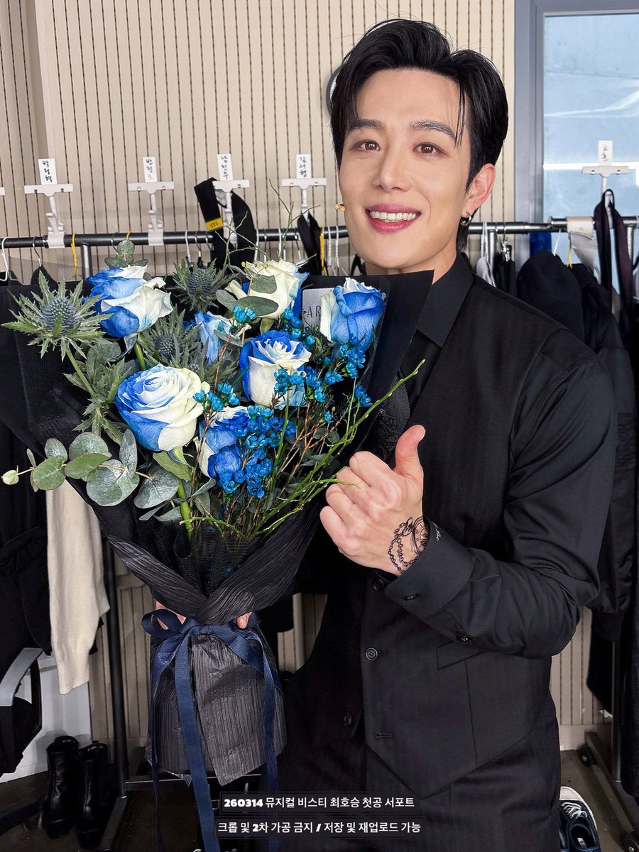 260314 뮤지컬 비스티 서포트🥃

❝지워지는 순간을 견딜 수 없다면❞

최호승 배우님의 뮤지컬 [비스티] 
첫공을 응원하며 서포트를 진행하였습니다.

(2차 가공 없이 사진 저장 및 재업 가능)