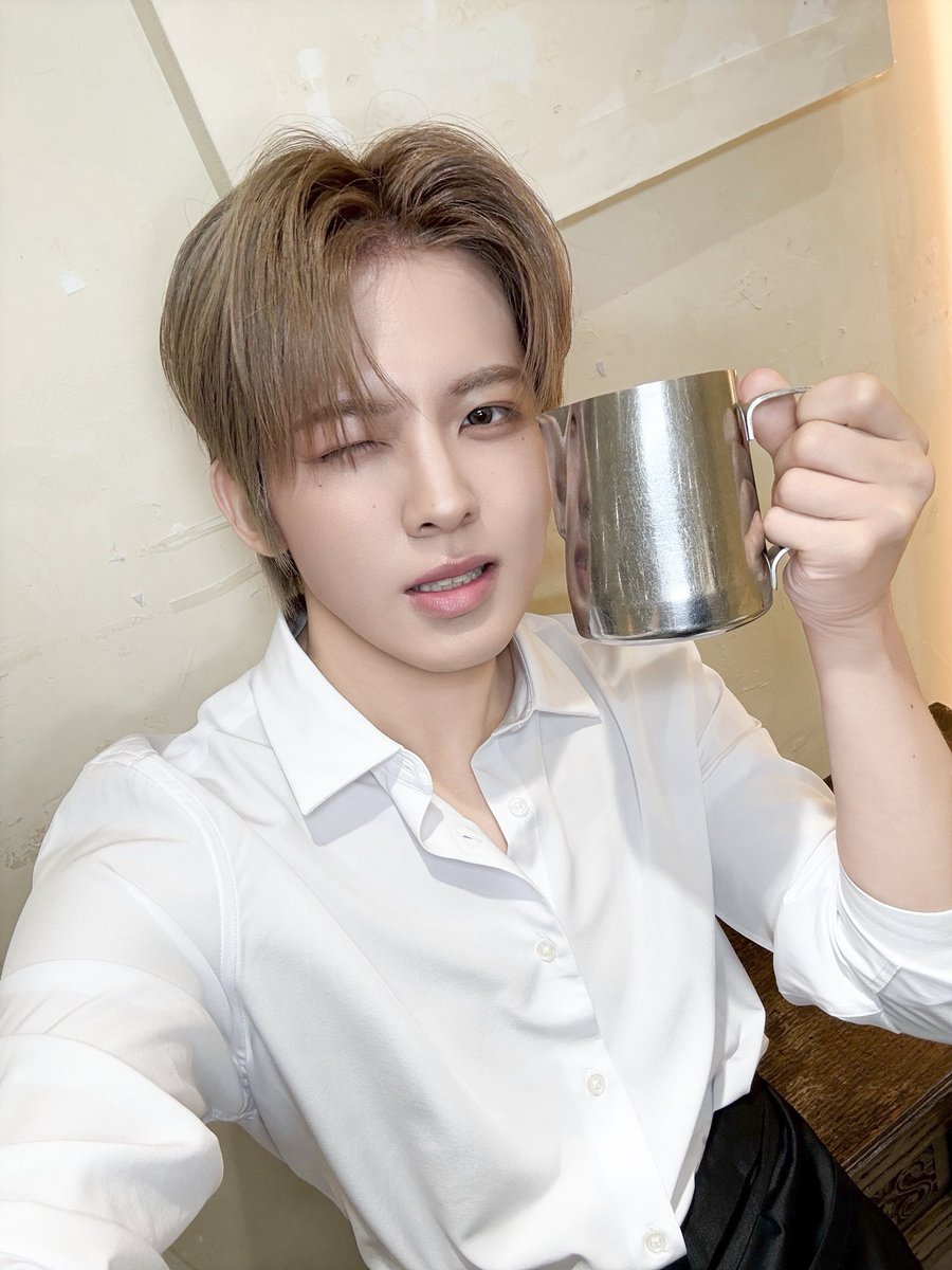 이닝 네가 외계인이든 화성인이든 이제 상관 안 해.
정리하는 거 힘들어서 못 해 먹겠으니까, 가보자. 갈 데까지

#InAMinute #인어미닛
#WhoDoYouLove_INeedYou
#JUNTAE #준태 #JAEJUN #재준 #HYUNYEOP #현엽