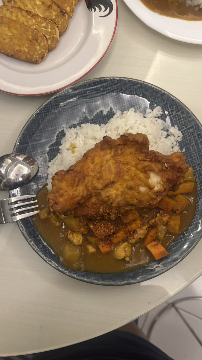destayi's tweet photo. Menu hari ini: curry jepang+katsu ala2+ tempe. Tadinya mau bikin tempe tempura tapi lupa naroh tepung lagi dari sisa ayam hahaa https://t.co/TtSzJxq2zm
