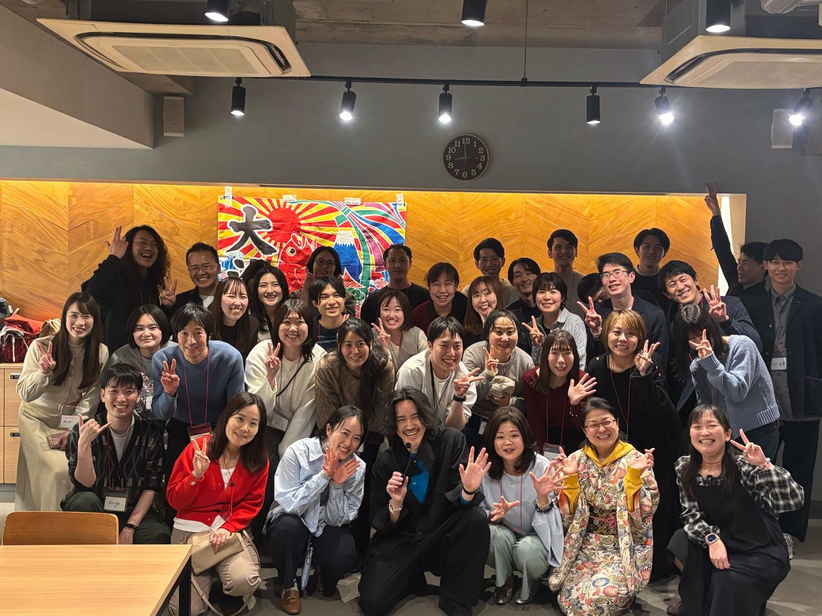 yagijimpei's tweet photo. 自己理解プログラム東京オフ会🍺

たくさんの修了生の「人生が変わった」という話を聞けて、感無量でした。

今回はなんと、マグロ解体ショーをみんなで楽しみました。

受講生のみなさんが楽しんで交流されているのを見て、そんな場所を作れたことを嬉しく思いました。

ここまで続けられているのは、コーチの皆さんや受講生の皆さんのおかげです。
本当にありがとうございます！

#自己理解プログラムマグロオフ会