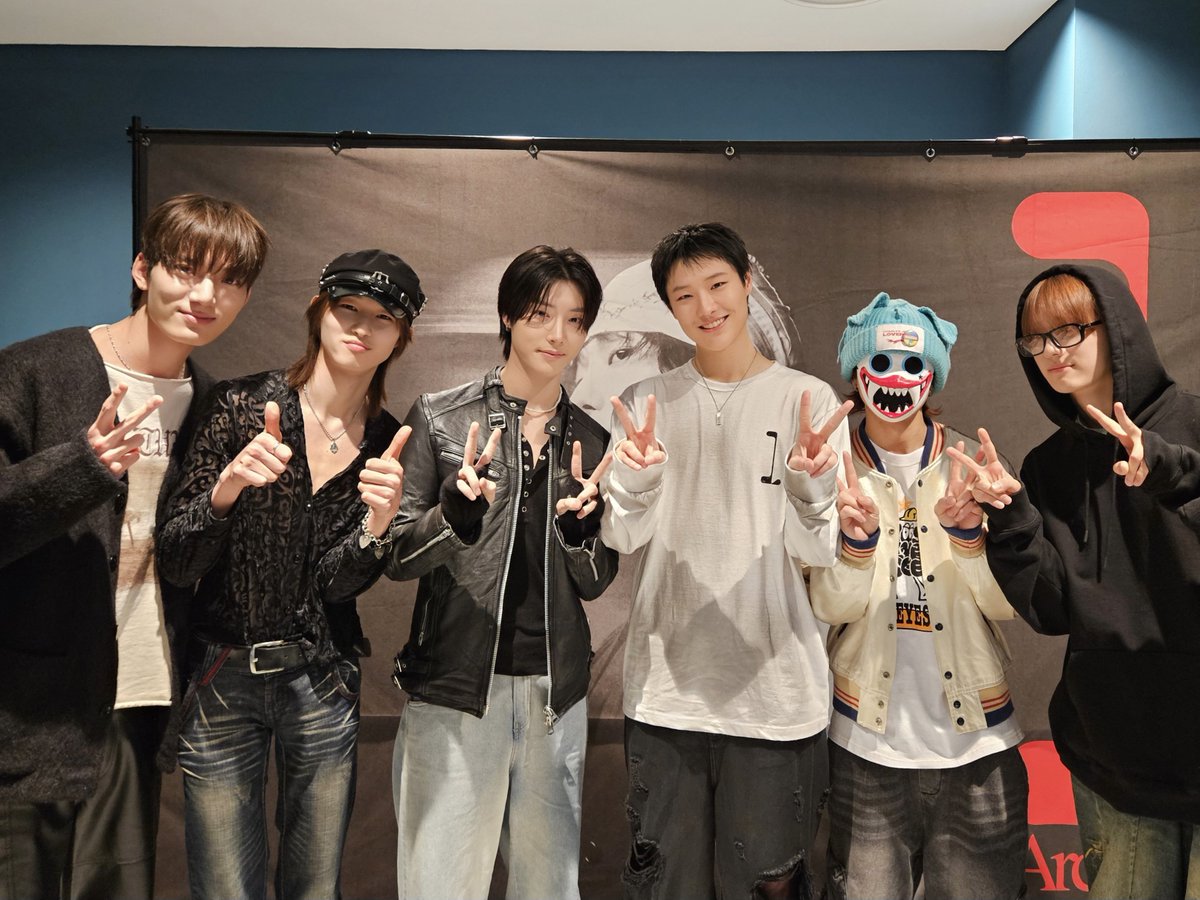 hrtzwav's tweet photo. WOODZ 선배님의 Archive. 1 콘서트🎤
선배님의 무대를 보면서 많이 배울 수 있었고 정말 즐겁게 관람했습니다!
저희도 좋은 무대를 보여드릴 수 있도록 더 열심히 하겠습니다!

#hrtzwav #하츠웨이브
#WOODZ #우즈 #Archive1 https://t.co/WPzZFKabai